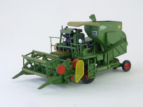 Mädrescher E176 ohne Spreubergung oxidgrün